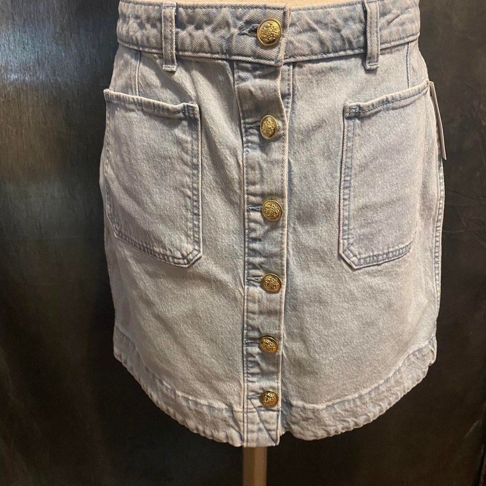 Button front denim skirt. Sz 8. Free Assembly. New with tags.
